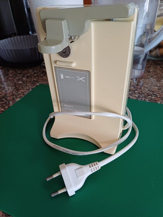 Abre latas elétrico