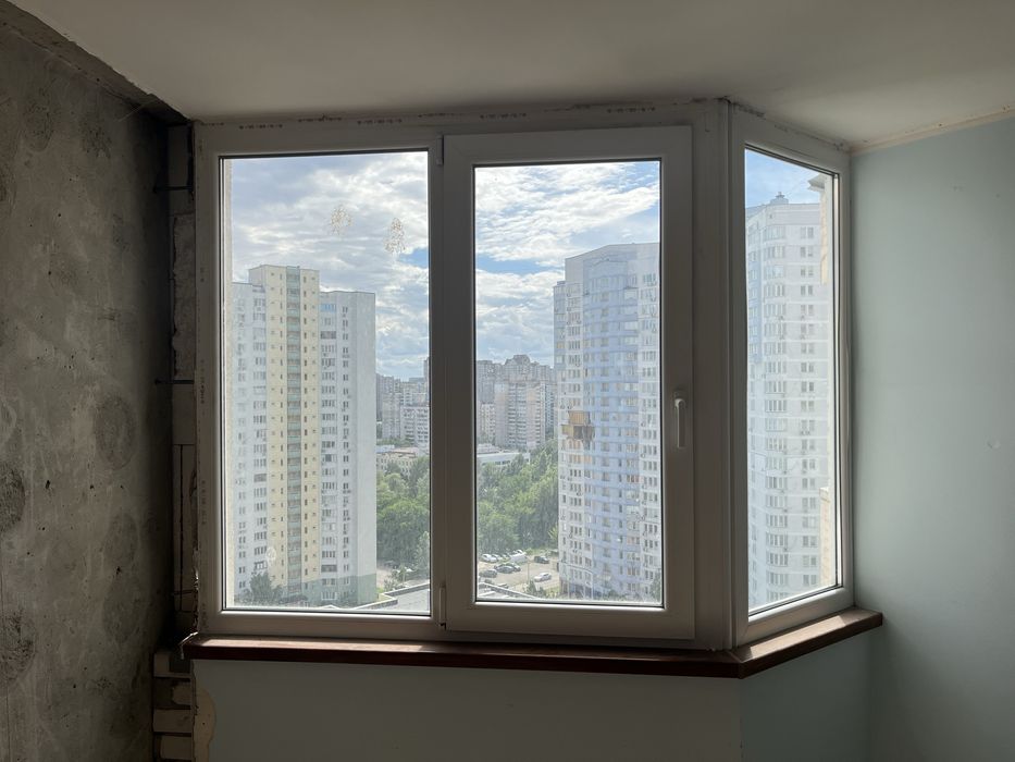 Вікна на балкон б/в