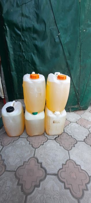 Продам пластиковые канистры под бензин или саляру