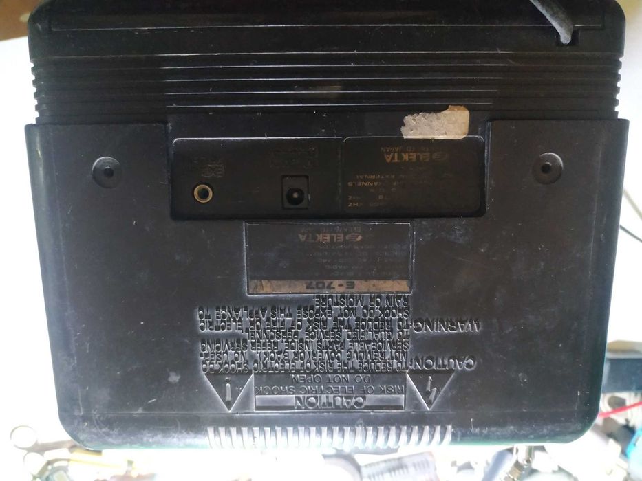 Маленький телевизор elekta e-707 неробочий