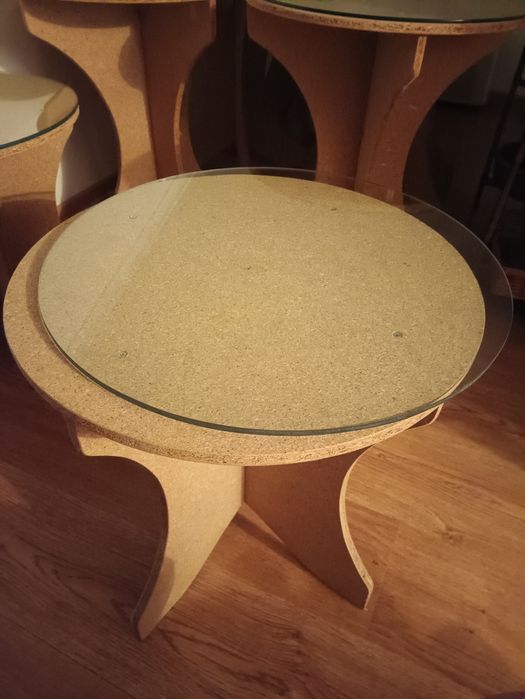 Mesas redondas com tampo de vidro – 5 grandes e 2 pequenas + capas