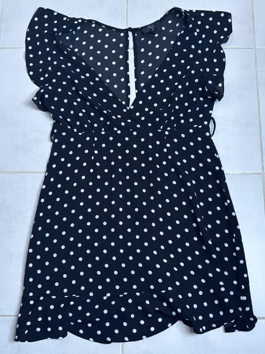 Czarna sukienka w hiale grochy