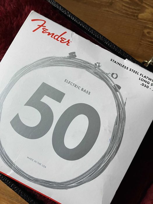 Gitara basowa elektro-akustyczna Celebrity Ovation z futerałem