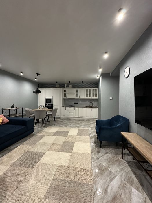 Топ пропозиція з ремонтом . Басейн . Закрита територія