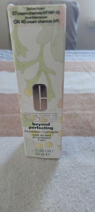 Clinique Beyond Perfecting Silnie kryjący podkład i korektor 07 Cream Chamois 30ml