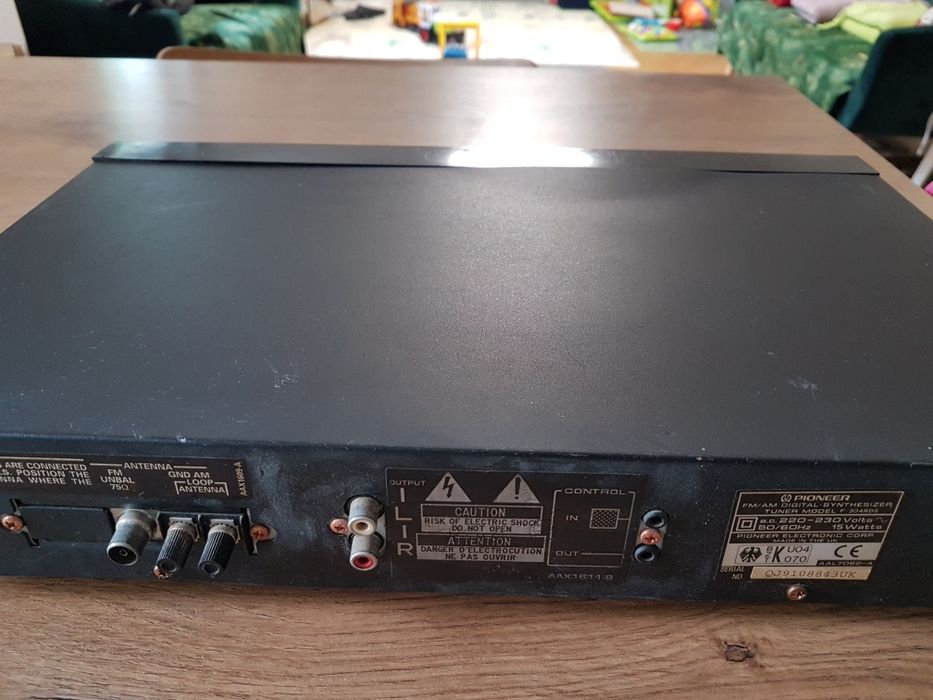 Pioneer FM/AM digital-synthesizer model f-304rds