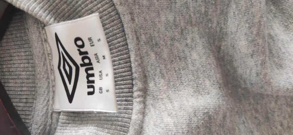 Bluza umbro z zamkami