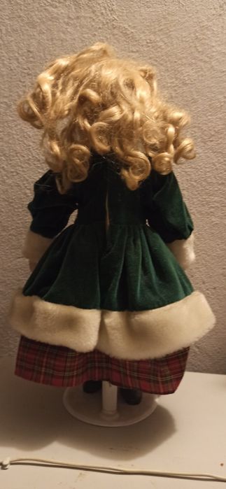 Boneca de porcelana antiga com suporte