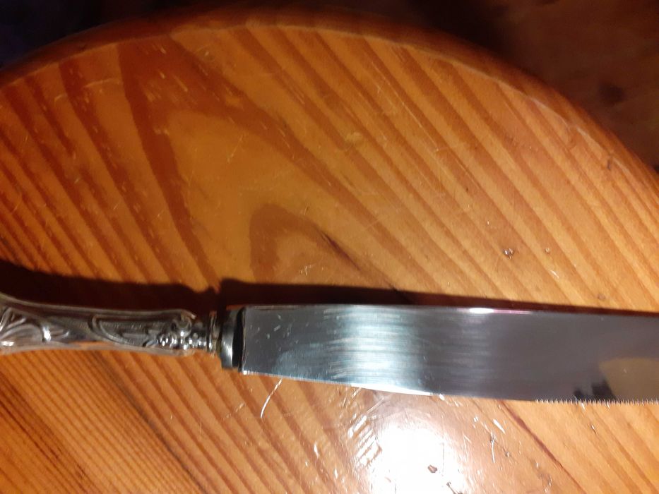 Faca com Cabo em Prata Antiga