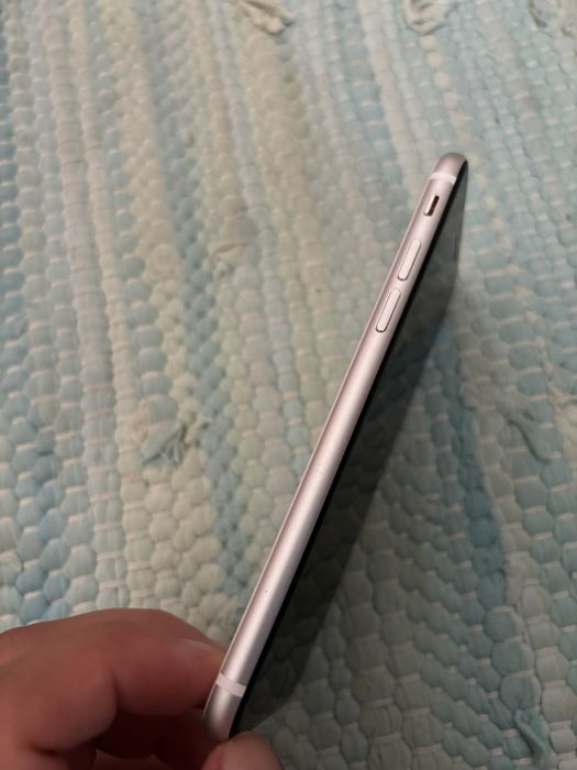 Iphone SE 2020 praticamente novo