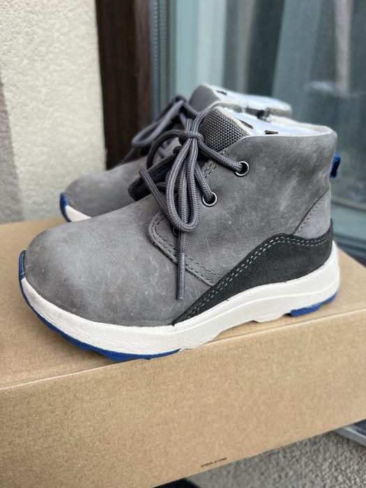 Осінні ботінки UGG