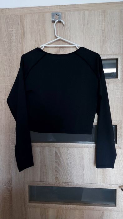 Czarny sportowy crop top Reserved rozmiar L
