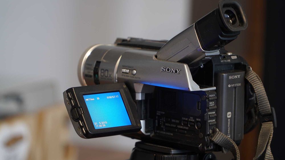 Handycam Sony Digital8 DCR-TRV110E CCD NightShot PAL/NTSC Analog playback