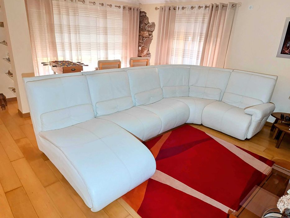 Sofá em pele branca de canto de 6 lugares e chaise longue - desc 30%