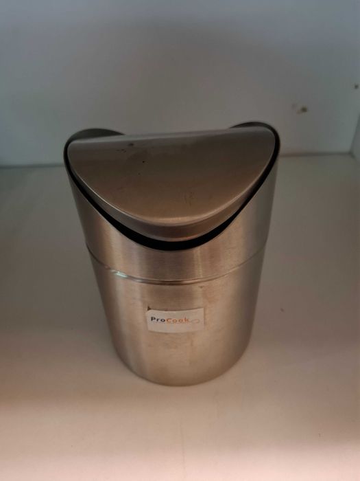 Various Kitchen Items424345058632028160