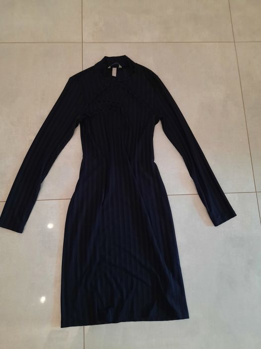 Czarna sukienka w prazki