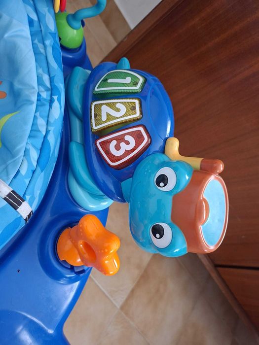 Saltador e centro de atividades Neptune's Ocean Discovery Baby Einstein