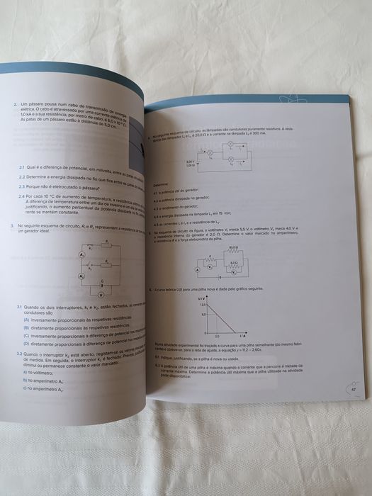 Física e Química A 10º - Caderno de Exercícios e Problemas - "10F"