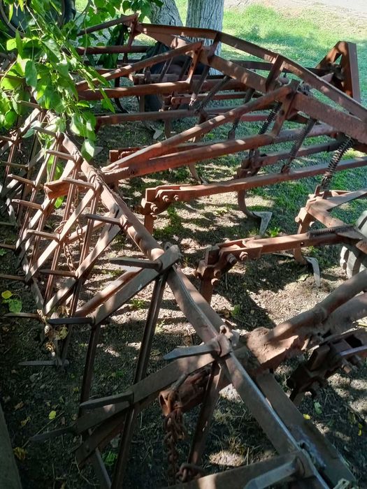 Трактори та сх обладнення