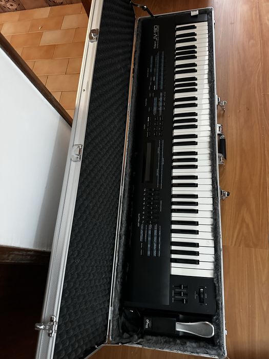 Roland JV 90 com estojo e pedal .. impecavel
