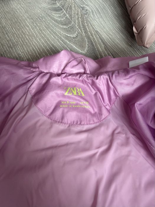 Курточка Zara.