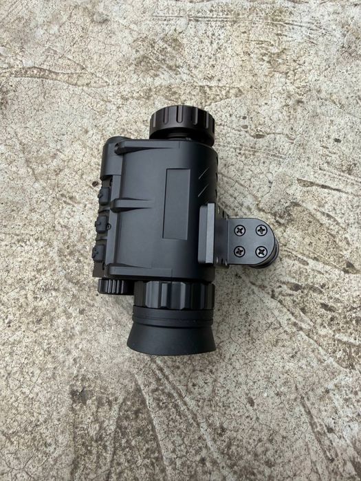 Прилад нічного бачення NVG30 Night Vision з кріпленням на шолом
