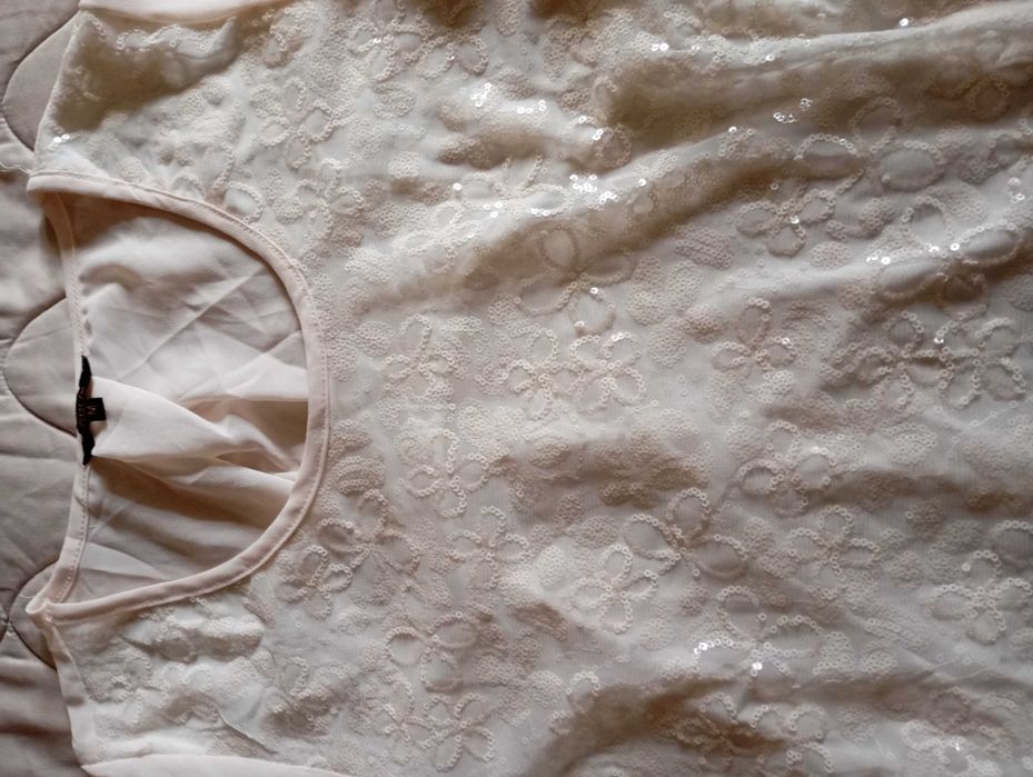 Roupa de senhora em saldos