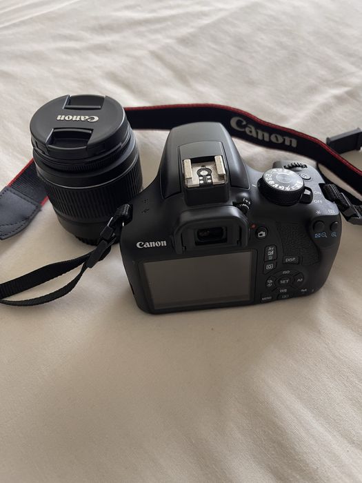 Máquina fotográfica Canon EOS 1300D