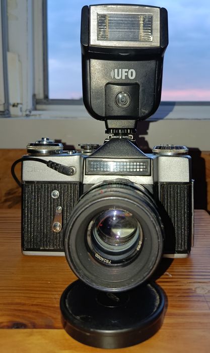 Фотоаппарат Zenit-E + легендарный объектив Helios 44-2 2/58 + вспышка UFO