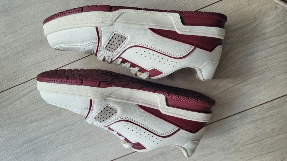 Buty sportowe damskie