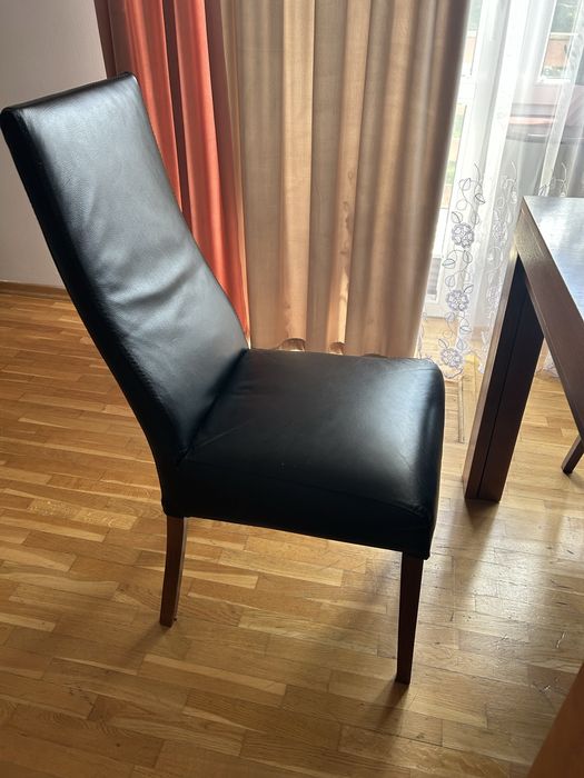 Stół rozkładany i 8 krzeseł ze skóry naturalnej