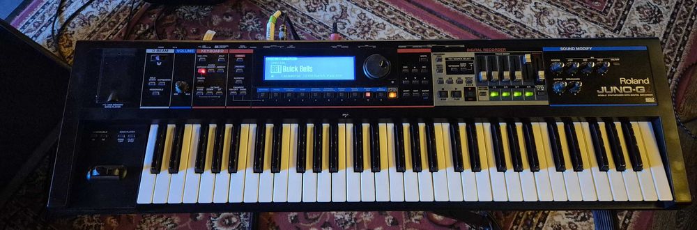 Syntezator Roland Juno Gi. Stan bardzo dobry.