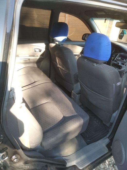 Автомобіль KIA Carens
