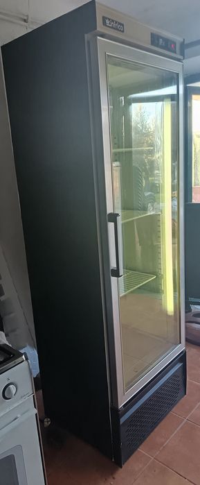 Arca vertical refrigeradora