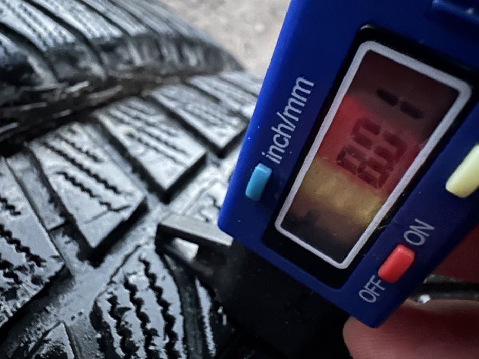 Goodyear шини зима 235/45 R17 резина комплект