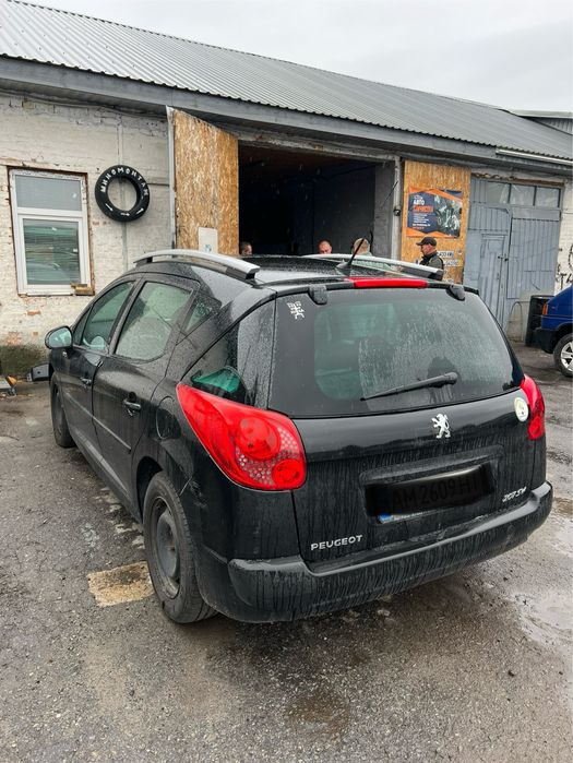 Автомобіль peugeot 207 sw