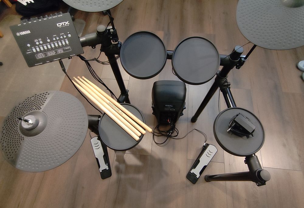 Perkusja elektroniczna Yamaha DTX402K + głośnik aktywny