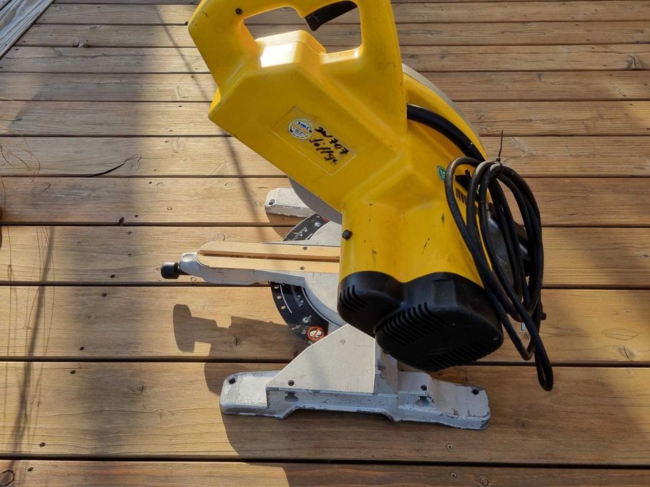 Piła ukośnica DeWalt DW707 moc 1200W