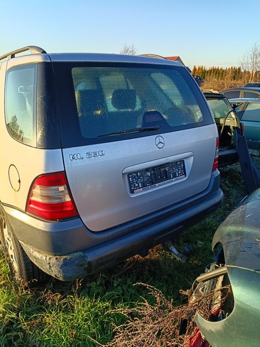 Mercedes ML 163 klapa bagażnika.