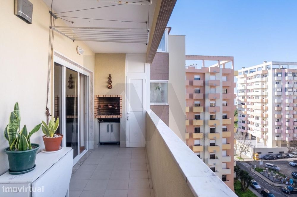 T3 com Box, Arrecadação, 3 Varandas e Vista Rio – Quinta da Piedade, 2