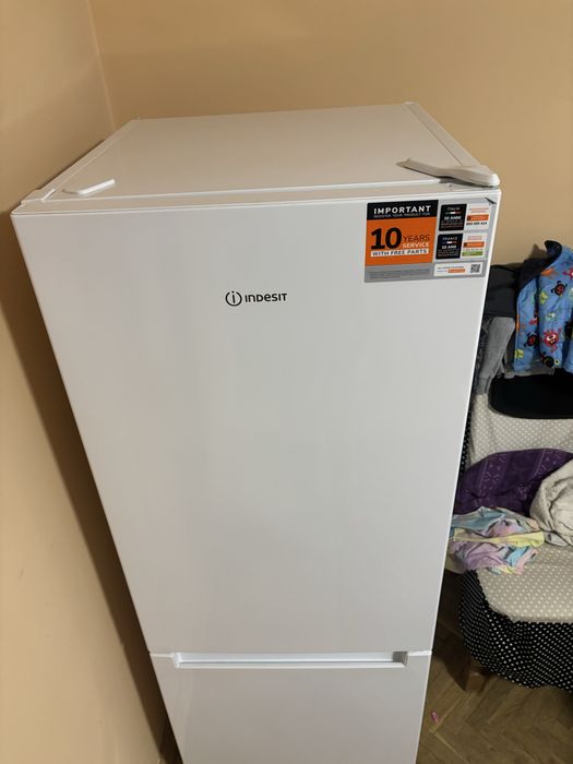 Холодильник Indesit