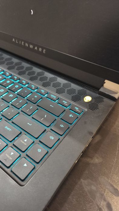 Alienware m15 R6 – i7-11800H | 16GB RAM | Windows 11