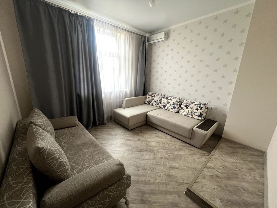 Двухэтажный дом в Совиньоне, 4.5 сотки, все документы, ремонт, мебель.