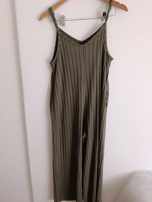 Macacão Largo de Malha Canelada - Verde Tropa (Estilo Boho/Confort