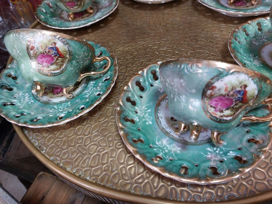 Conjunto de 6 chávenas de 3 pés em porcelana fina Japonesa 

Moti