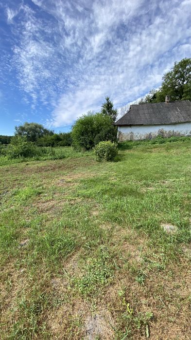 Хатинка + Струмок, с. Красне Перше, м. Обухів 3км, м. Київ 35км.