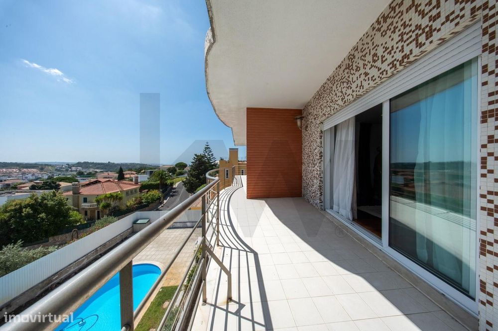 Moradia com piscina de água salgada na Quinta da Moura - Oeiras