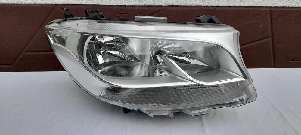 Lampa przednia - prawa  Mercedes Sprinter  A 910