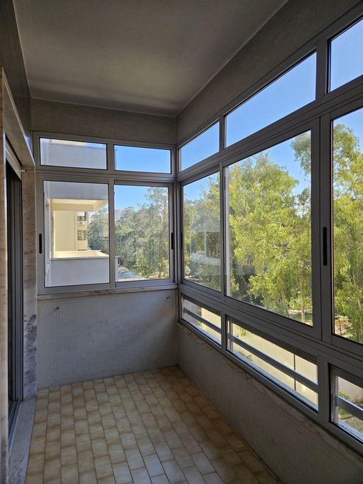 Fantástico T2 com dois wcs para arrendar no centro do Lumiar