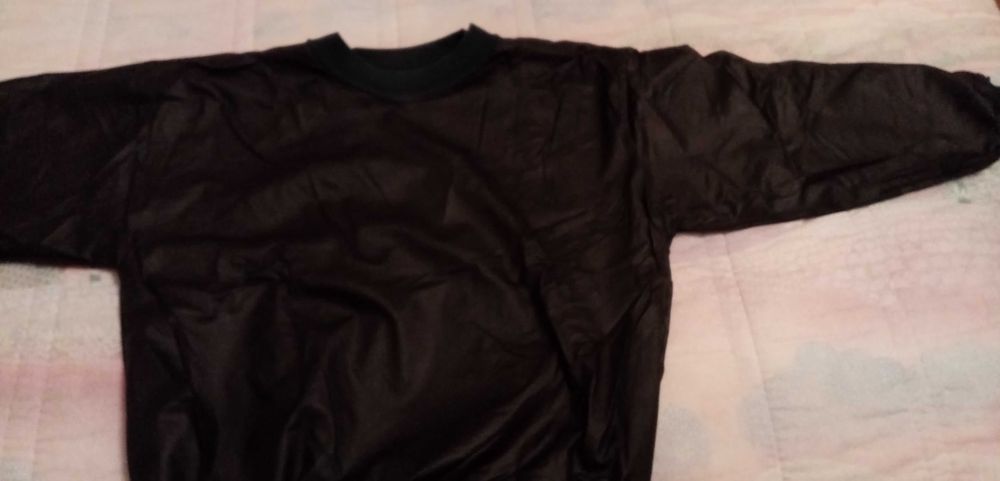 Camisola verde com interior em plástico